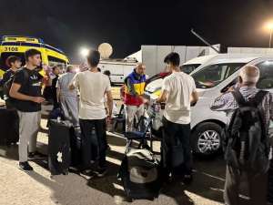 MAE: "12 cetăţeni români şi membri de familie evacuaţi din Fâşia Gaza au ajuns în România"