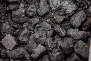 Bloomberg: Utilizarea cărbunelui în producţia de energie va atinge nivelul de vârf anul acesta