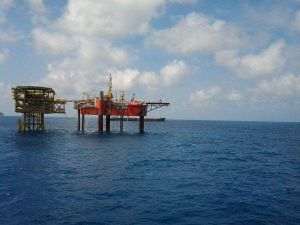 Reuters: Preţurile petrolului au crescut cu 4%