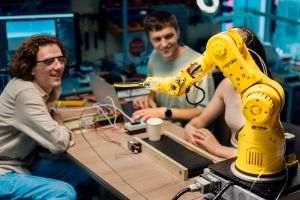 Ştiinţă: Competiţie de tip MEET între 20 de echipe de robotică