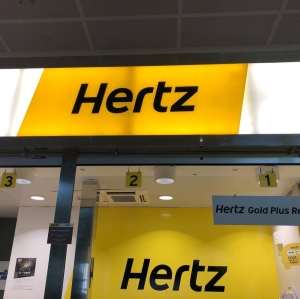 Reuters: "Gigantul de închiriere Hertz renunţă la vehicule electrice, pentru maşini cu benzină"