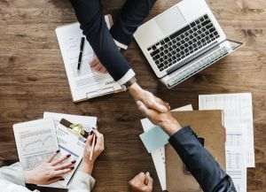 Managerii de fonduri de investiţii au estimări pozitive pentru 2024