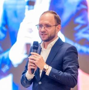 Mass-media: "Primarul municipiului Botoşani, Cosmin Andrei, a fost ridicat de procurorii DNA"