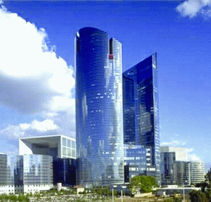 "Société Générale", unul dintre cele mai mari grupuri financiare din zona euro, cu peste 150.000 de angajaţi în întreaga lume, este prezent în România prin "BRD - Groupe Société Générale". 
