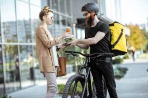 Politico: "UE dezamăgeşte lucrătorii din economia gig în căutarea protecţiei sociale"
