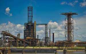 Aramco - profit net de peste 121 miliarde dolari, în scădere cu 24,7%