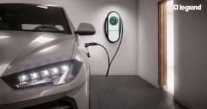  Legrand lansează o nouă staţie de încărcare a maşinilor electrice, Green'Up One, pentru utilizarea acasă