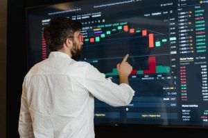 EY România a asistat Hidroelectrica în achiziţia unor linii de business ale UCM Reşita