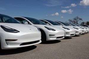 CNBC: Declin de aproape 5% al acţiunilor Tesla