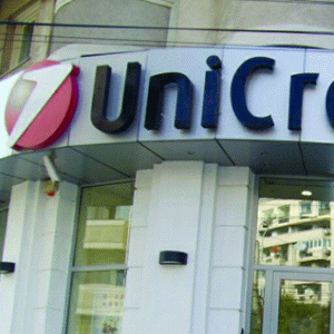Câştigurile "UniCredit" - reduse cu 58%