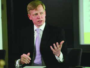 Steven van Groningen, preşedintele Raiffeisen Bank România: "Interesul nostru este să găsim soluţii împreună cu clienţii".