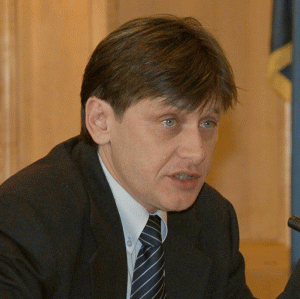 PNL elaborează două iniţiative legislative cu măsuri sociale şi fiscale 