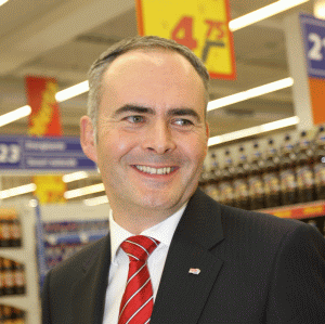 Tjeerd Jegen, directorul general al "real,- Hypermarket": "În această perioadă de criză, noi oferim cumpărătorilor o alternativă mai ieftină la produsele "de marcă"".