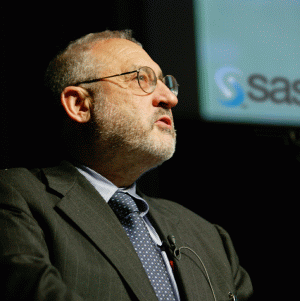 Joseph Stiglitz, laureatul premiului Nobel în economie în 2001, care a deţinut şi funcţia de economist-şef al Băncii Mondiale.