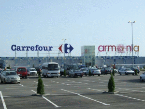 Hypermarketul Carrefour a marcat un an de existenţă în Arad, cu vânzări mai scăzute.