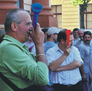 Sindicaliştii de la IAR Ghimbav au protestat faţă de apropiatele disponibilizări 