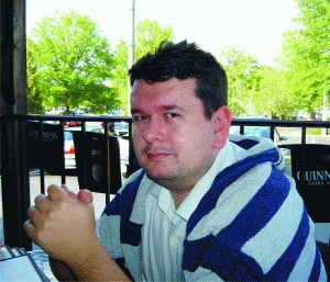 Domnul Claudiu Amza, director de operaţiuni şi dezvoltare în cadrul companiei "Frigotehnica", s-a născut în anul 1973 în Bucureşti.A absolvit ASE-Facultatea de management şi Executiv MBA de la ASEBUSS. Este căsătorit şi are două fiice. Hobby: sportul.