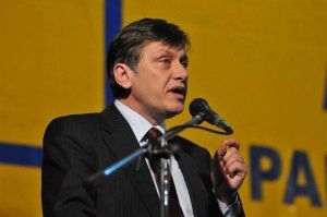 Crin Antonescu, deranjat de discuţiile privind o posibilă candidatură a lui Ilie Bolojan