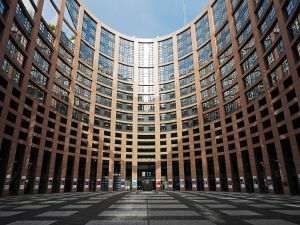 Eurodeputaţii susţin numirea lui Lucian Romaşcanu ca membru al Curţii de Conturi Europene