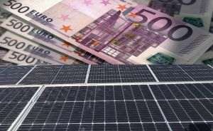 Prosumatorii români - creditori neplătiţi ai furnizorilor de energie; Peste 150 de milioane de euro, "împrumutaţi" fără dobândă
