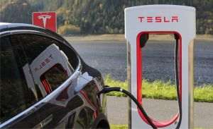 TradeVille: Tesla, cu bateriile descărcate