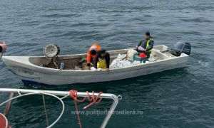 Ambarcaţiune cu 350 kg de peşte capturat ilegal la bord şi 1.800 metri de plasă, depistat de poliţiştii de frontieră