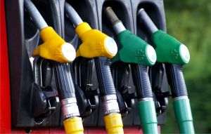 Ieftinirea petrolului confirmă o nouă criză globală