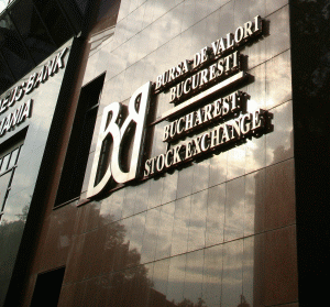 Investitorii cer arbitrului pieţei să sancţioneze acţionarii care întârzie cu ofertele publice de preluare