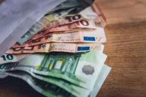 ANALIZĂ XTB: Euro, în lumina reflectoarelor după regresul dolarului