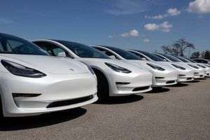 Tesla amână lansarea în SUA a versiunii accesibile a Model Y 
