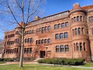 Harvard dă în judecată administraţia Trump