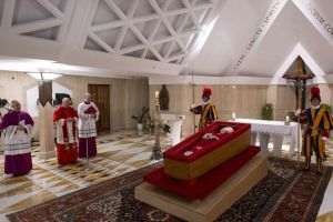 Sursa fotografiilor: https://photo.vaticanmedia.va/en/