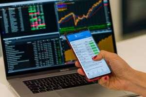 Slight increases for BVB indices, in a tense climate