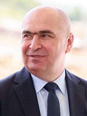Ilie Bolojan şi Marcel Ciolacu - prezenţi la ceremonia de înmormântare a Suveranului Pontif