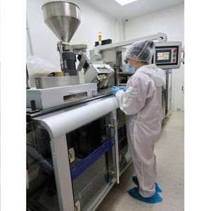 COSMO PHARM redefineşte excelenţa cu un laborator ultramodern, conform standardelor U.E şi GMP