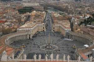Vatican News: Cardinalii care vor alege noul papă se reunesc astăzi în Conclav 