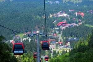 În luna martie turismul a continuat să scadă: -4,1% la sosirile românilor în structurile de cazare clasificate