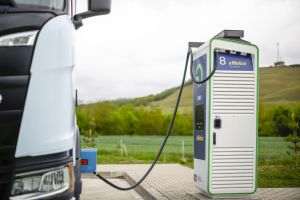 OMV Petrom inaugurează cel mai mare hub de încărcare electrică din România, amplasat pe autostrada A1