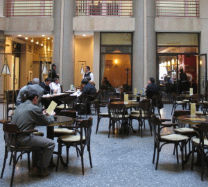 Numărul restaurantelor şi al cafenelelor radiate a crescut cu circa 28%