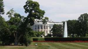 America a capitulat pe două fronturi