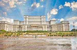 Drapelul Israelului, proiectat pe faţada clădirii Parlamentului