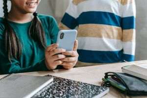 Education Minister: ''Children's access to social networks only with parental consent is a good thing''