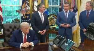 Trump semnează patru decrete prin care vrea o "renaştere" a domeniului nuclear civil