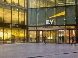 EY: Geopolitica şi AI pun presiune pe departamentele juridice