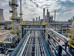 OMV Petrom reia producţia la rafinăria Petrobrazi