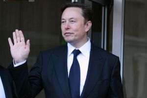 Tesla a oprit proiectul Model 2, în ciuda dezminţirii lui Elon Musk