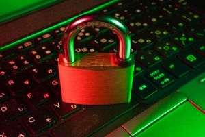 Microsoft anunţă un program extins de cooperare cu guvernele europene în securitate cibernetică