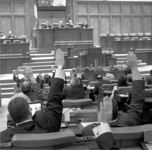 "Parlamentul şi-a asumat rolul de instanţă de judecată extraordinară"