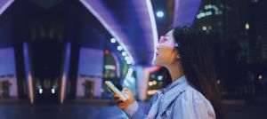 Studiu Accenture: 72% dintre consumatori folosesc frecvent inteligenţa artificială generativă în deciziile de cumpărare