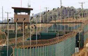 Ambasada României cere clarificări SUA privind posibila relocare a unor cetăţeni români la Guantanamo